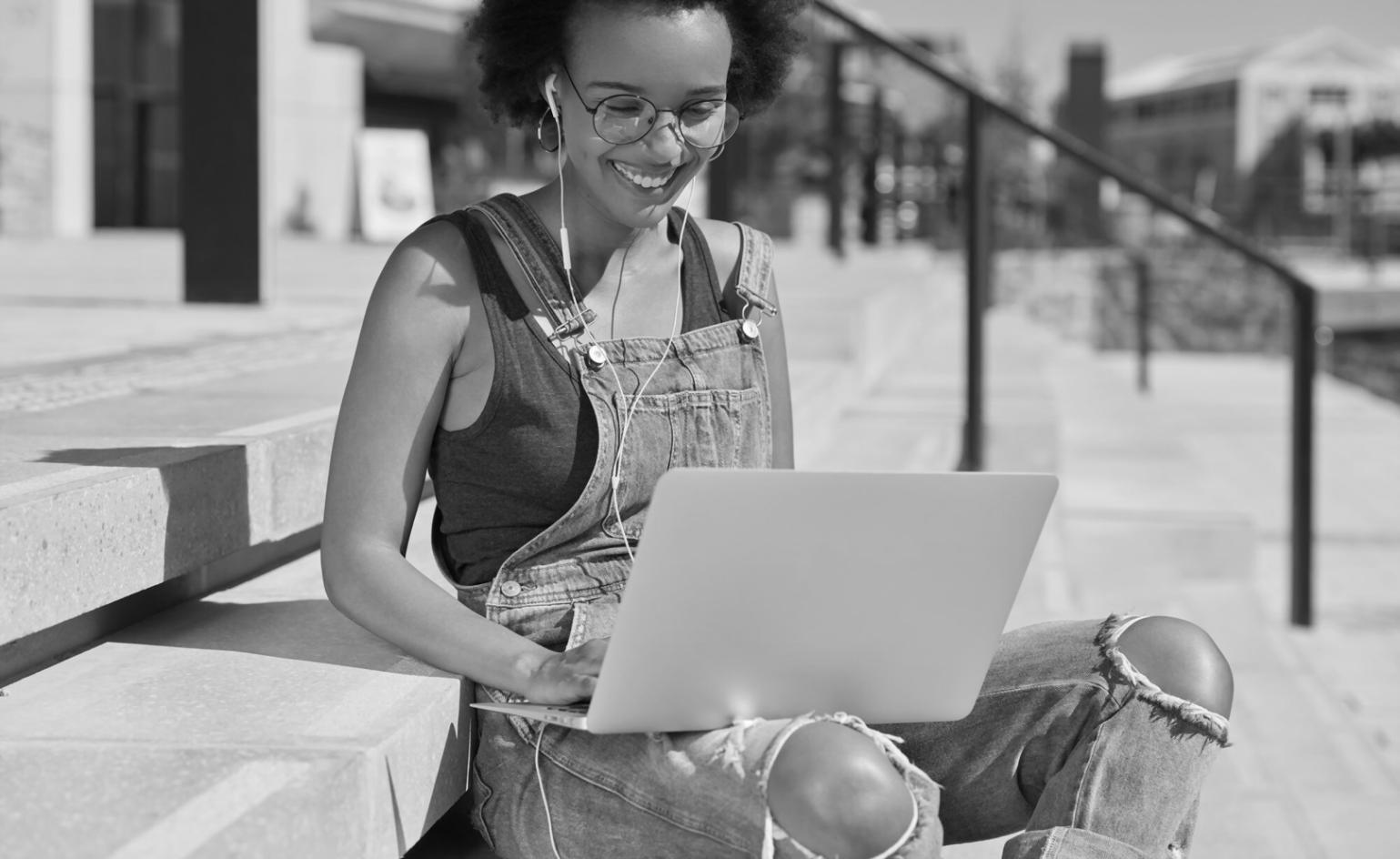 Teilnehmer arbeiten gemeinsam an Finanzplanungsstrategien in unseren Workshops